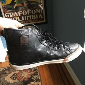 Frye high-tops 9.5 W. Shearling-lined. Not worn!